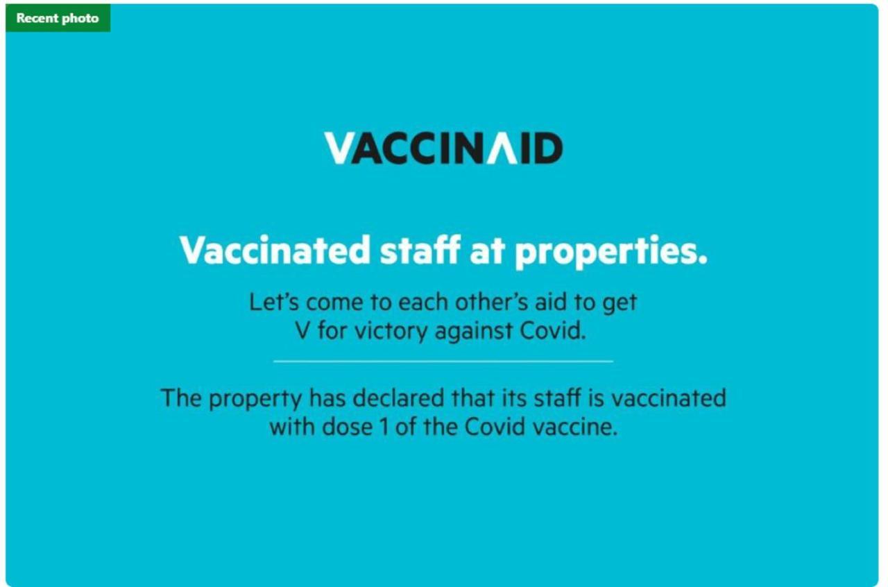 Vaccinated Staff - Oyo 1230 Kampoeng Osing Syariah Guesthouse Banyuwangi  Dış mekan fotoğraf