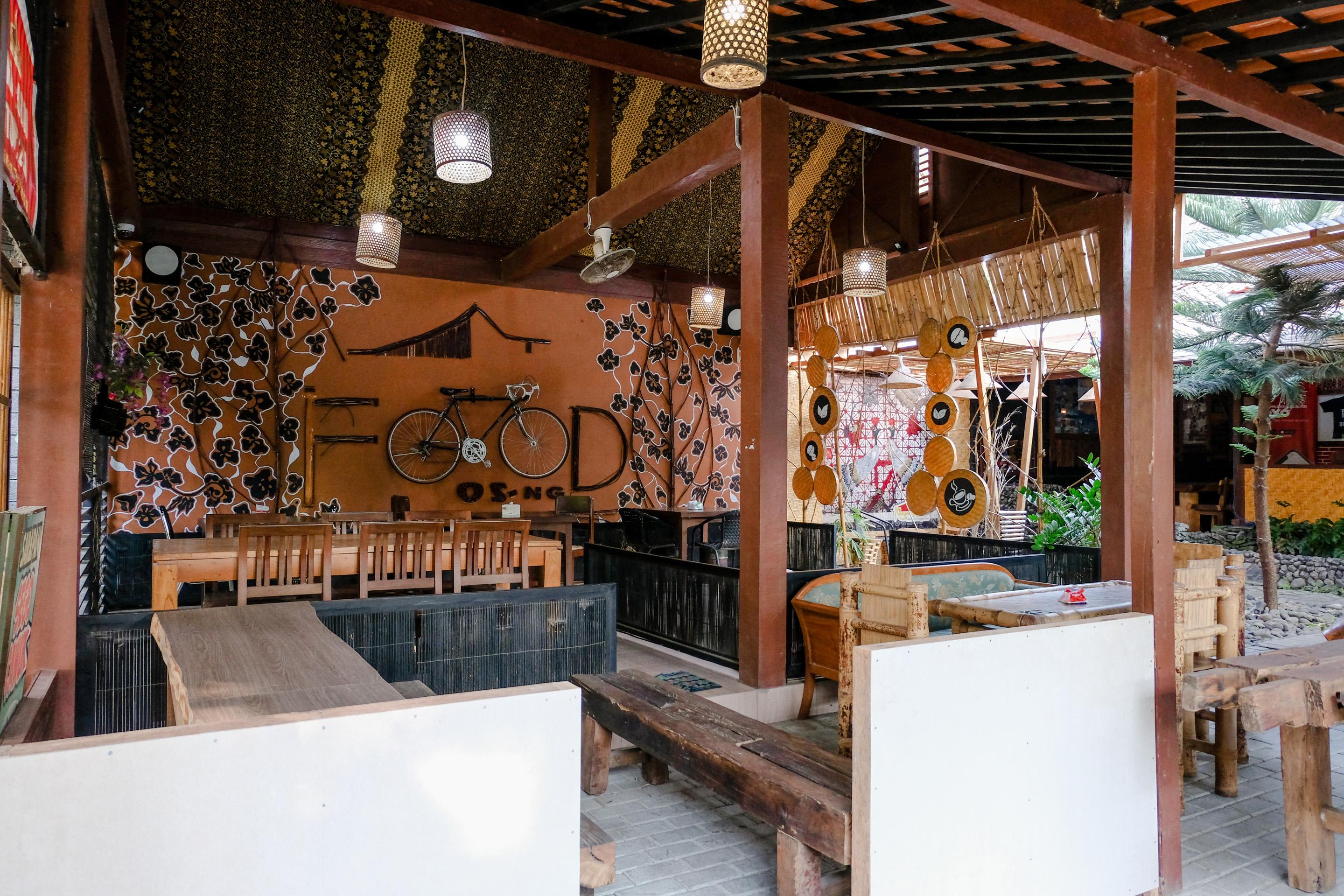 Vaccinated Staff - Oyo 1230 Kampoeng Osing Syariah Guesthouse Banyuwangi  Dış mekan fotoğraf