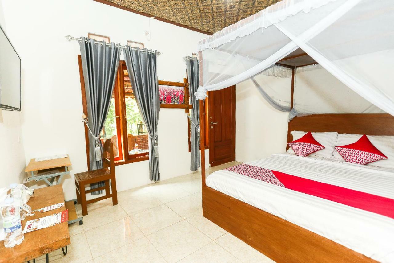 Vaccinated Staff - Oyo 1230 Kampoeng Osing Syariah Guesthouse Banyuwangi  Dış mekan fotoğraf