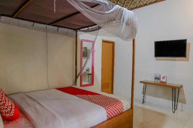 Vaccinated Staff - Oyo 1230 Kampoeng Osing Syariah Guesthouse Banyuwangi  Dış mekan fotoğraf
